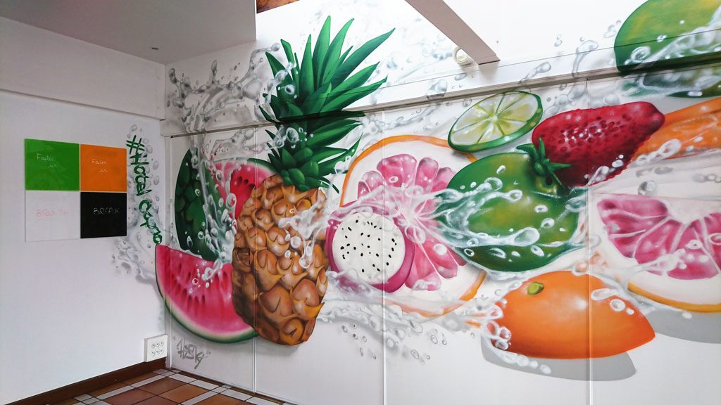 Éclaboussure d'eau et ses fruits — photo 7