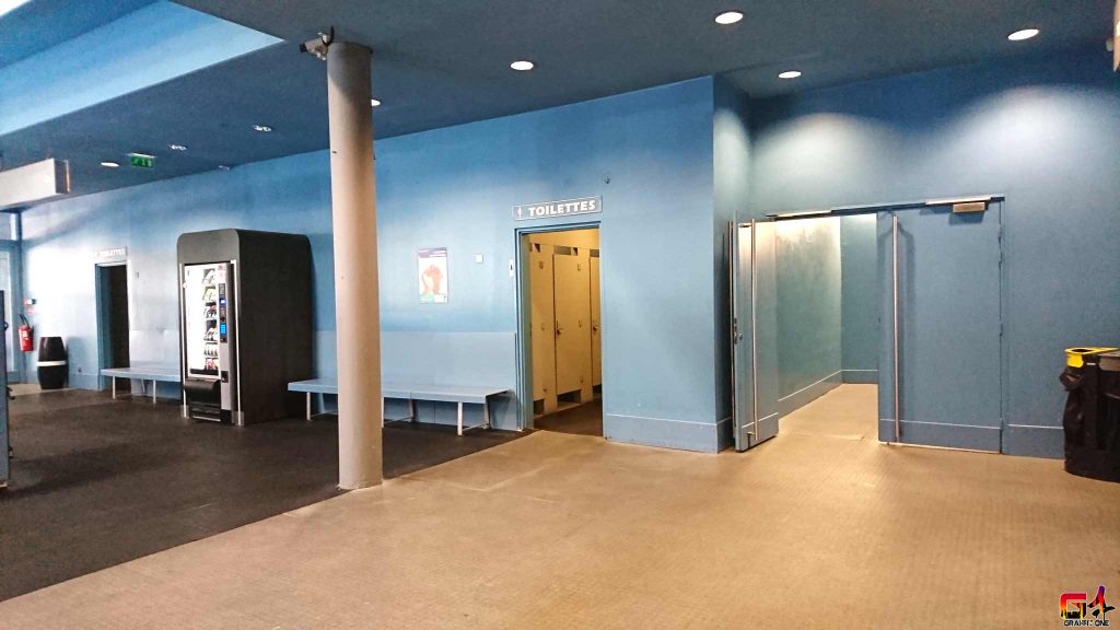 Patinoire Végapolis — casiers et sanitaires — photo 3