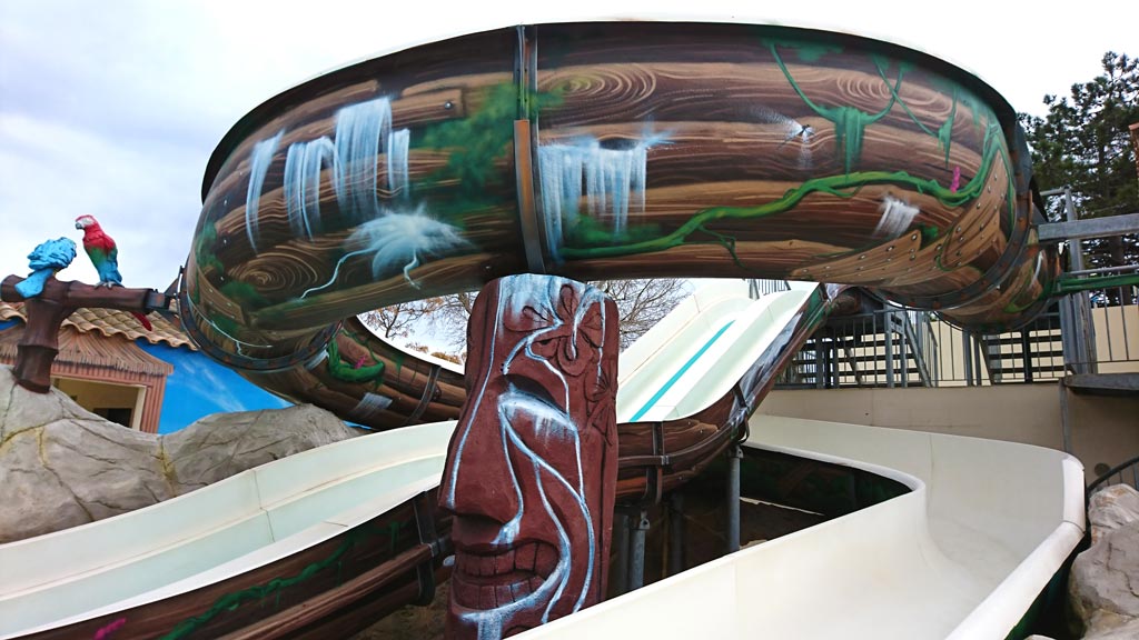 Toboggan du camping Cayola : couleur & résistance